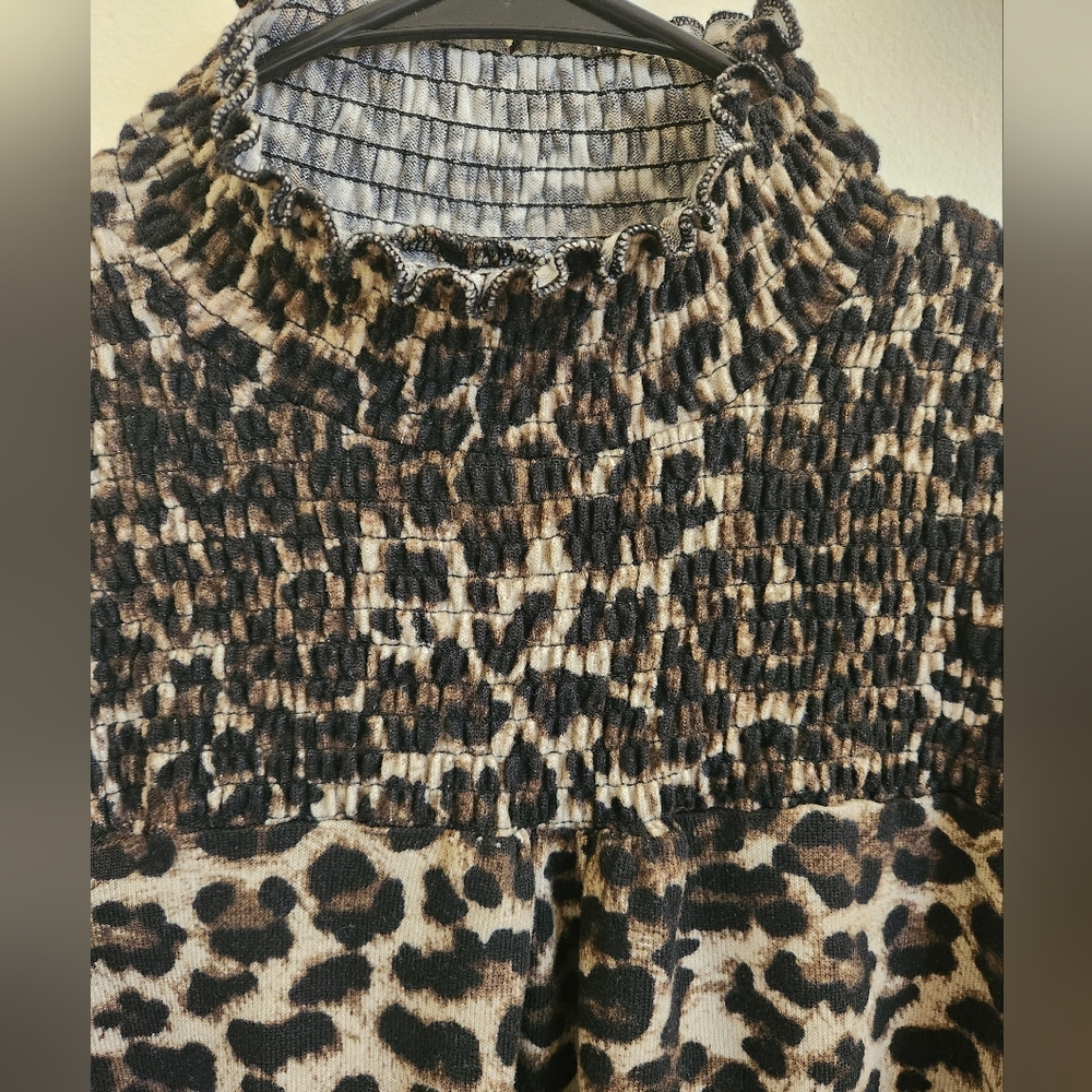 L LOVE LEOPARD TUNIC TURTLENECK TOP GREAT CONDITION - Picture 3 of 6